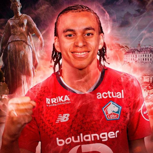 7m体育-【早报】你留下！曼联官宣腾哈赫续约至2026年！