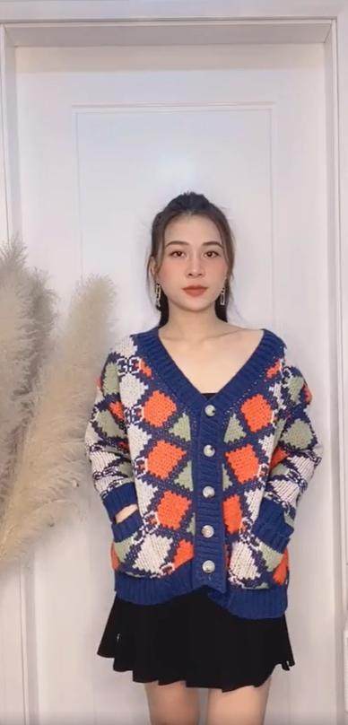 7m体育官网-越南女球迷图鉴②越南小姐新年红包庆祝越南赢国足