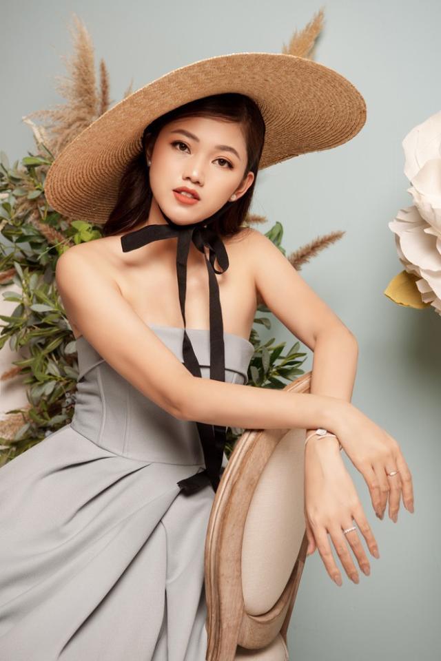 7m体育官网-越南女球迷图鉴②越南小姐新年红包庆祝越南赢国足