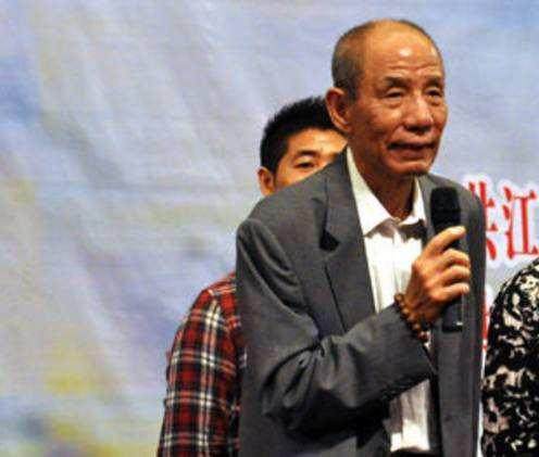 7m体育官网-越南女球迷图鉴②越南小姐新年红包庆祝越南赢国足