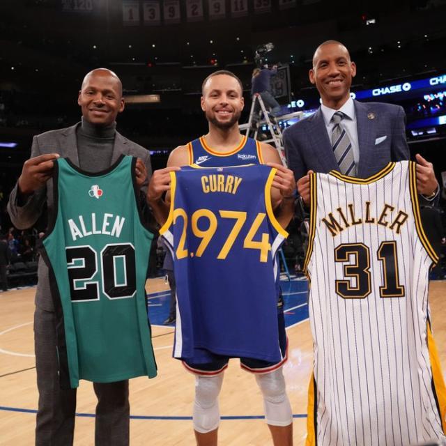 1639543200853075772.jpg 7m体育-库里纪录夜勇士状态回升 他们将再次不可阻挡?